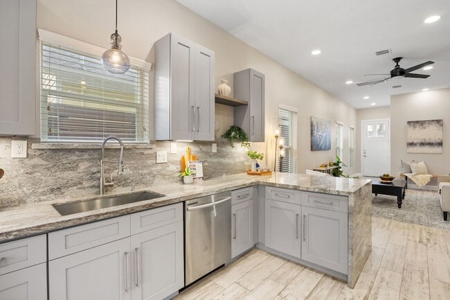 Building Photo - 317 E 35th St