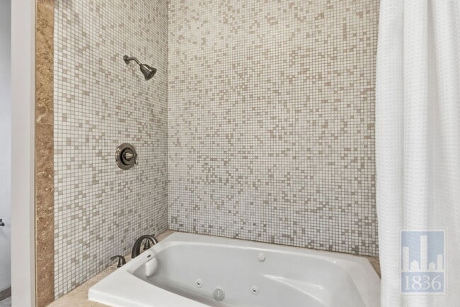 Building Photo - 1520 Parker Ln