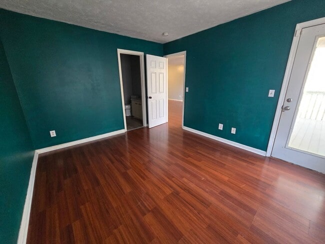 Building Photo - 950 Stewarts Creek Dr