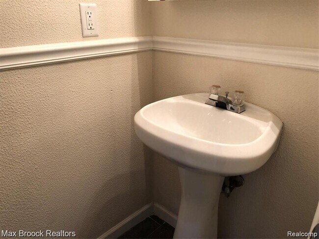 Building Photo - 1653 Wimbledon Dr