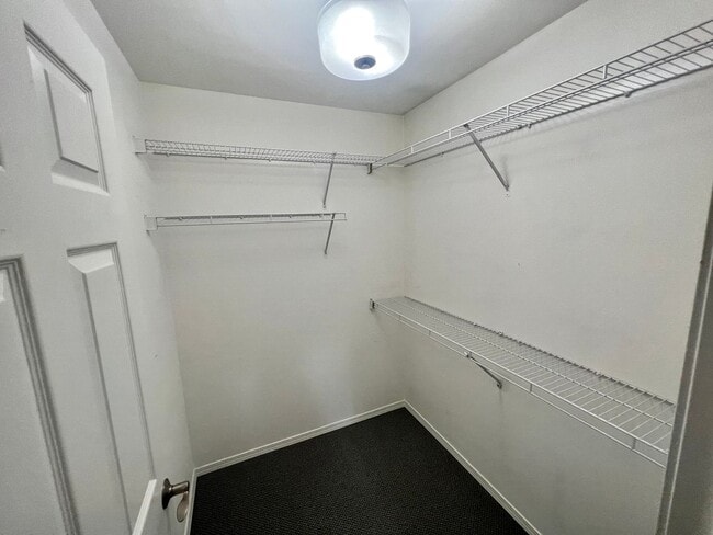 Building Photo - Gorgeous 2 Bed 1.5 Bath Condo For Rent