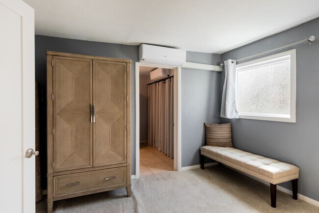 Building Photo - Movie Colony Oasis - Peaceful, Walk to Dow...