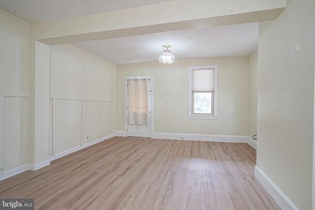 Building Photo - 19 E Millbrooke Ave