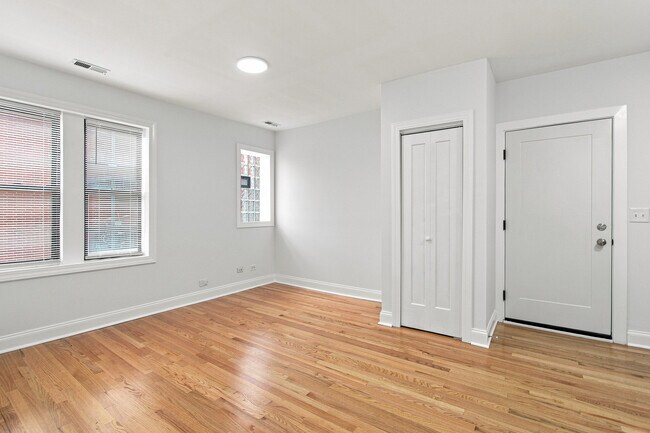 Building Photo - 3731 N Elston Ave