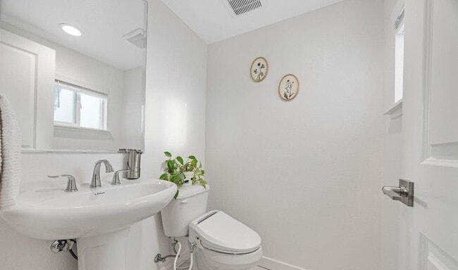 Building Photo - 1747 Linden Ln