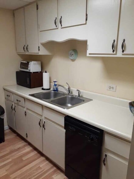 Building Photo - 3222 Sanders Rd