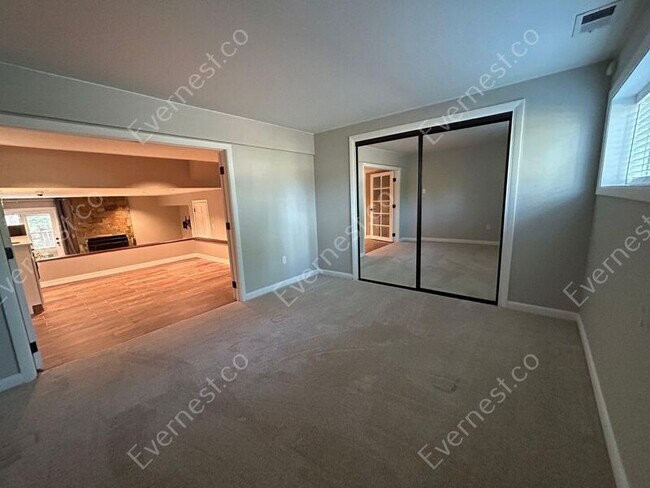 Building Photo - 4891 W Chippewa Dr