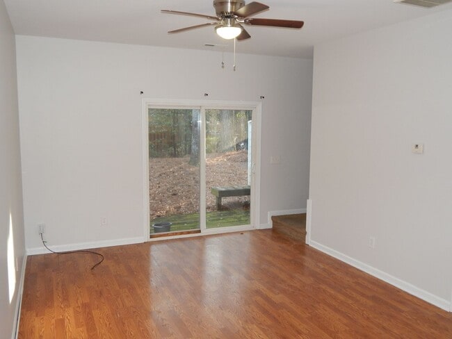 Building Photo - Wilshire Townhouse