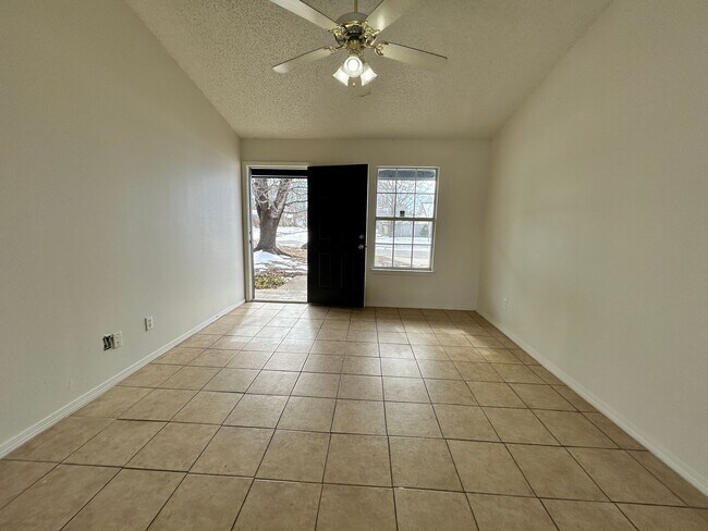 Building Photo - Elkins! 3 bed 2 bath with a huge fenced back yard