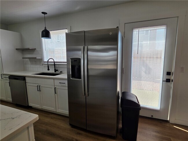 Building Photo - 2302 SE Jayel Terrace