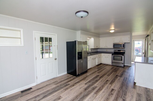 Building Photo - 320 Bear Creek Pike