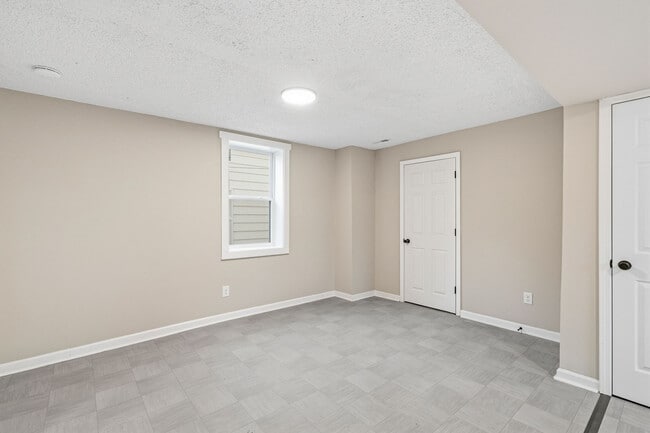 Building Photo - 1310 Oakwood Ave