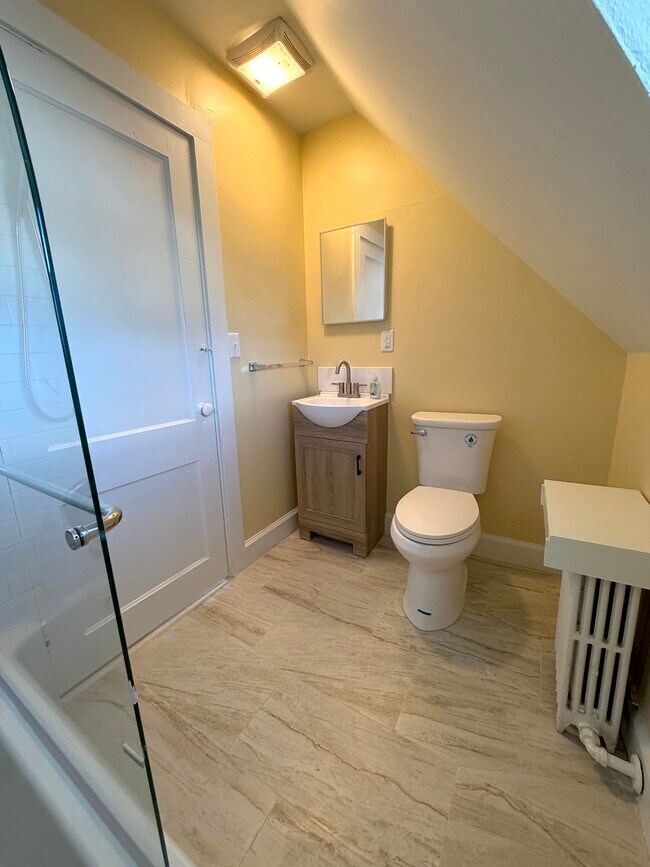 Building Photo - 727 Carlton Ave