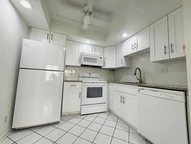 Building Photo - 831 Normandy R