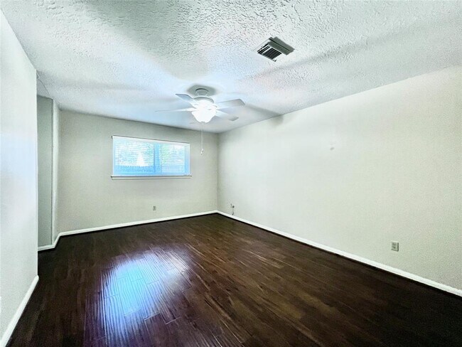 Building Photo - 13935 St Marys Ln
