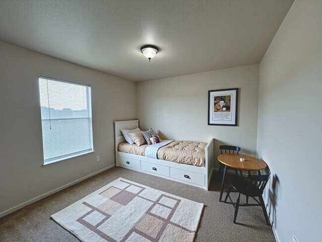 Building Photo - 3302 Catalina Dr
