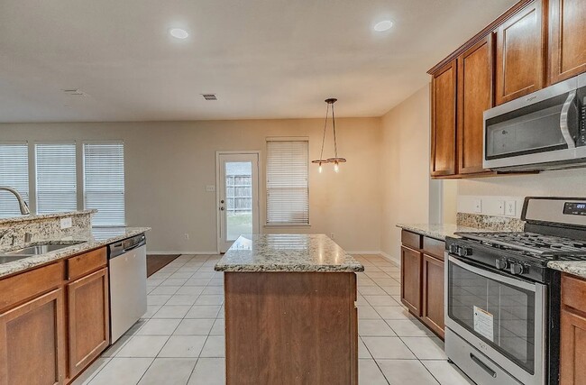 Building Photo - 5828 Pebble Ridge Dr