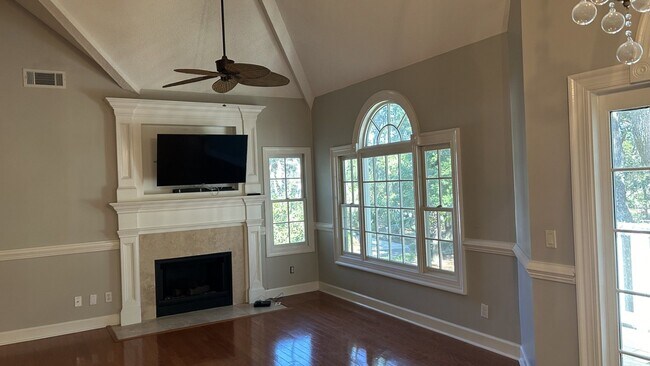 Building Photo - 56 Spindle Ln