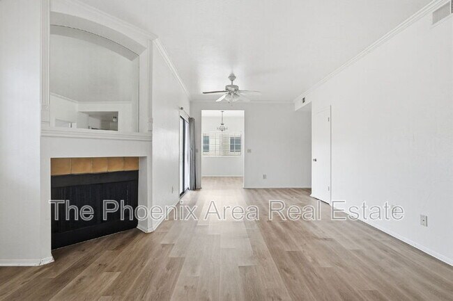 Building Photo - 930 N Mesa Dr