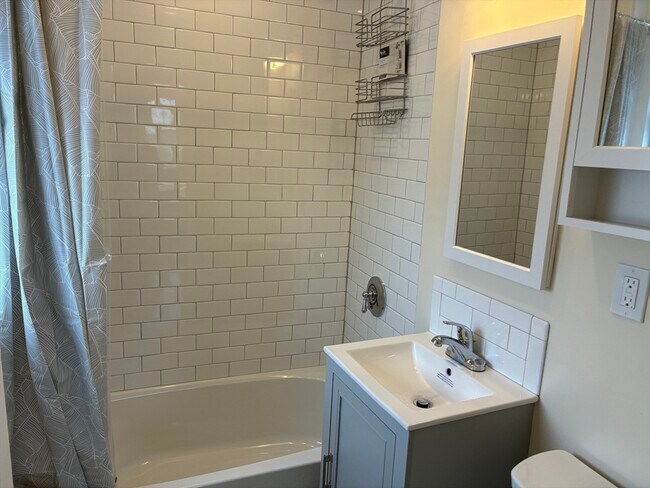 Building Photo - 185 Chestnut Hill Ave