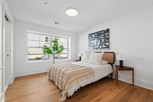 Building Photo - 525 AVENUE E