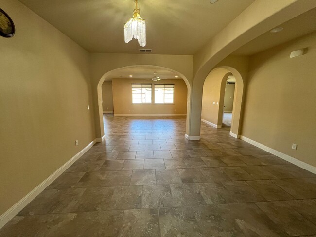 Building Photo - Gorgeous Single Story Sunridge Park Home!