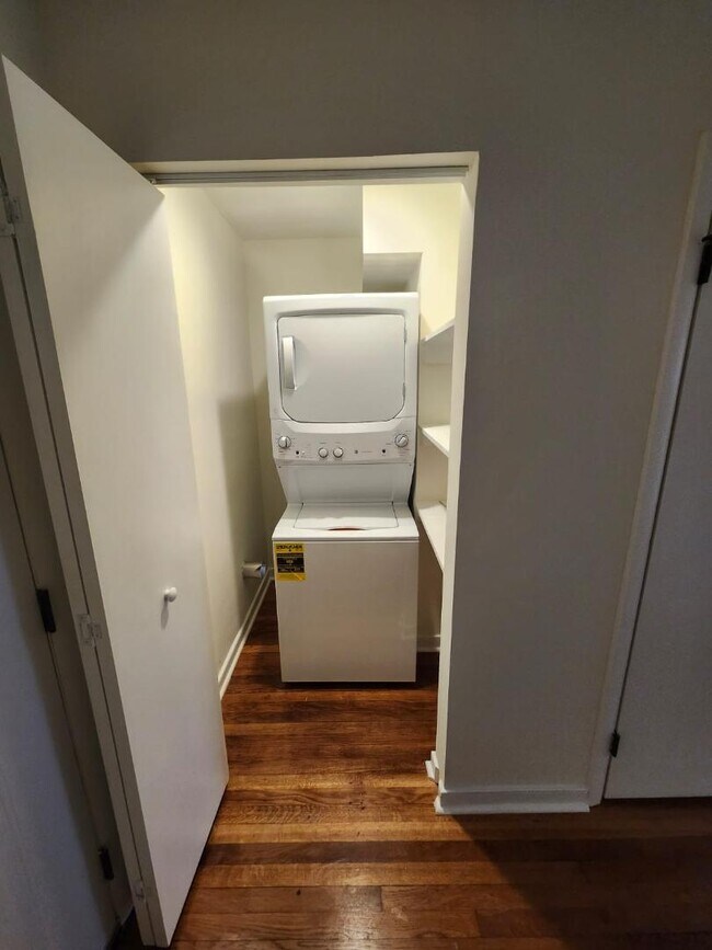 Building Photo - 2403 Flint St