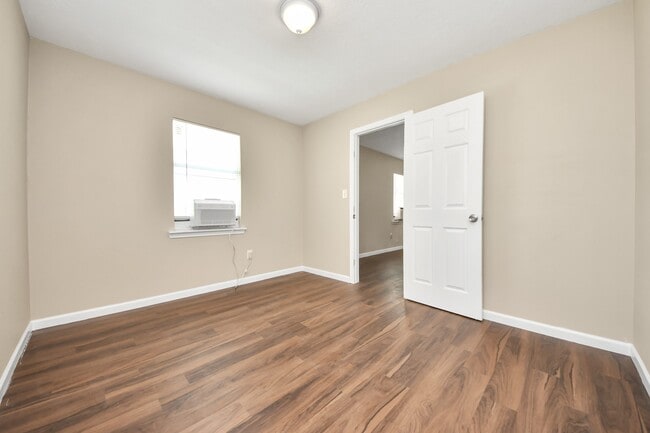 Building Photo - 17109 River Rd