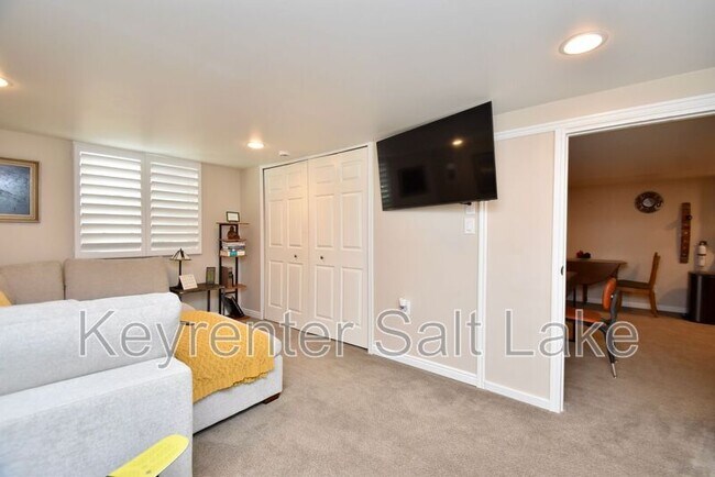 Building Photo - 2689 E Barbey Dr