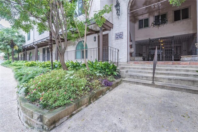 Building Photo - 505 W 7th St