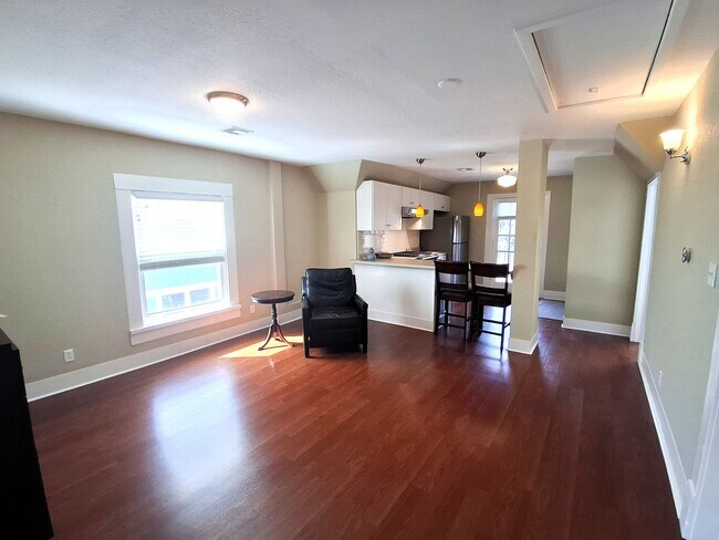 Building Photo - 2321 Elm St