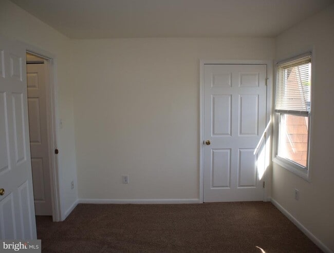 Building Photo - 1007 Kent Ave