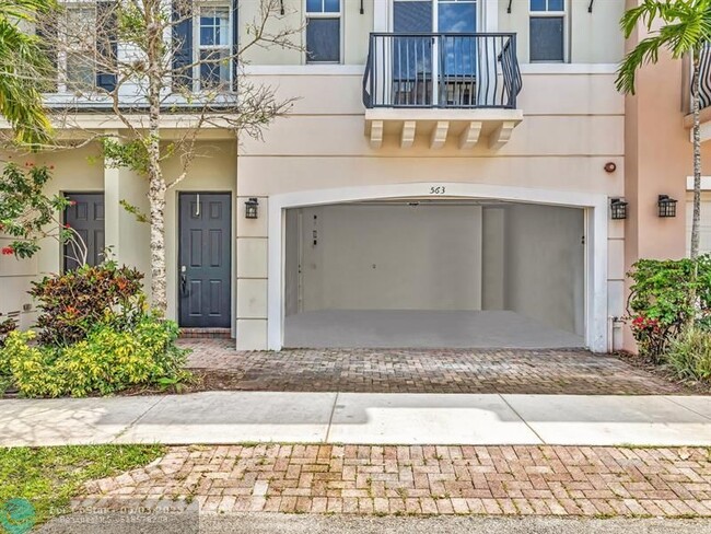 Building Photo - 563 NW 35th Pl