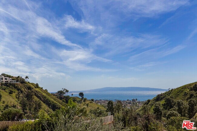 Building Photo - 1336 Bienveneda Ave