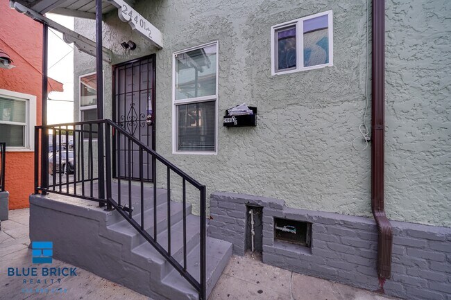 Building Photo - 2440 1/2 Fairmount St-1A