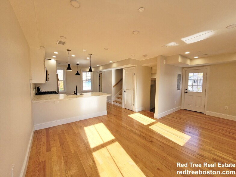 Building Photo - 81 White St