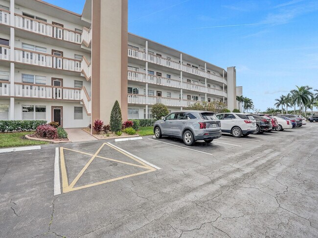 Building Photo - 3014 Cornwall A