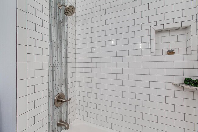 Building Photo - 510 E Belmont Ave