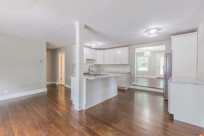 Building Photo - 3353 Van Buren St