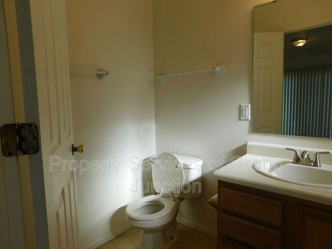 Building Photo - 657 Springbrook Dr