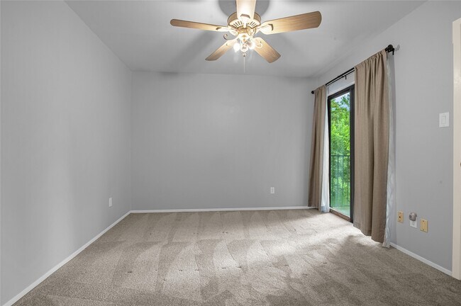 Building Photo - 3300 Pebblebrook Dr