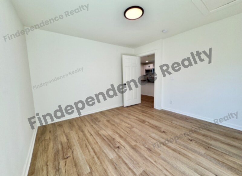 Building Photo - 351 Fox St SW