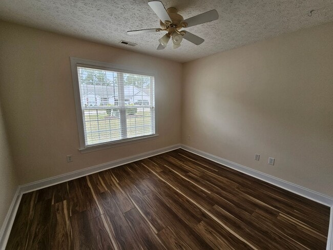 Building Photo - Beautiful 3 bedroom, 2 bath duplex with two car garage. - NO PETS