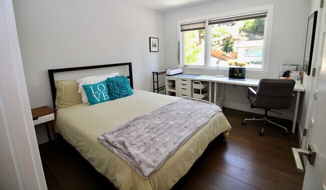 Building Photo - Bright, Stylish Living with Exceptional Ou...