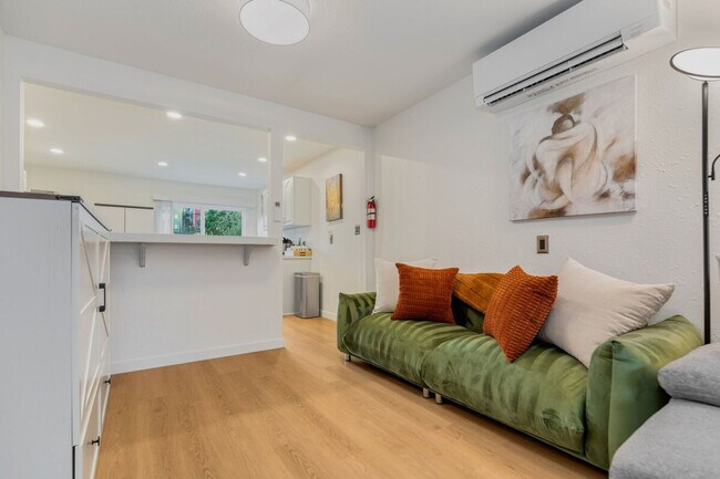 Building Photo - 5924 18th Ave SW