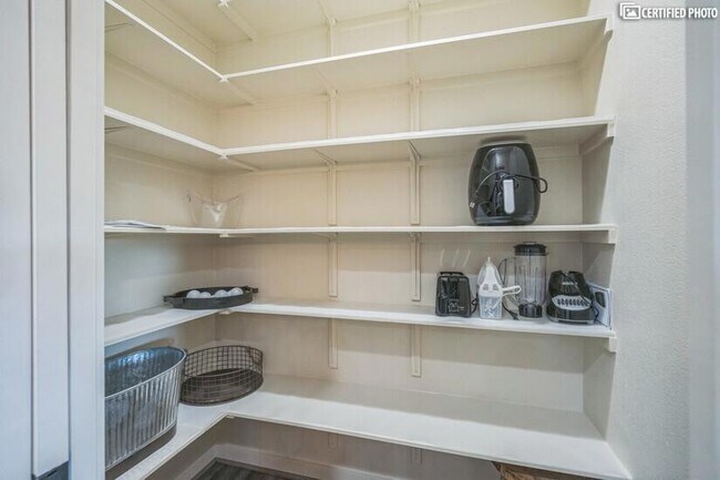 Building Photo - 505 Heron Dr