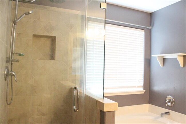 Building Photo - 24202 Kingbriar Dr