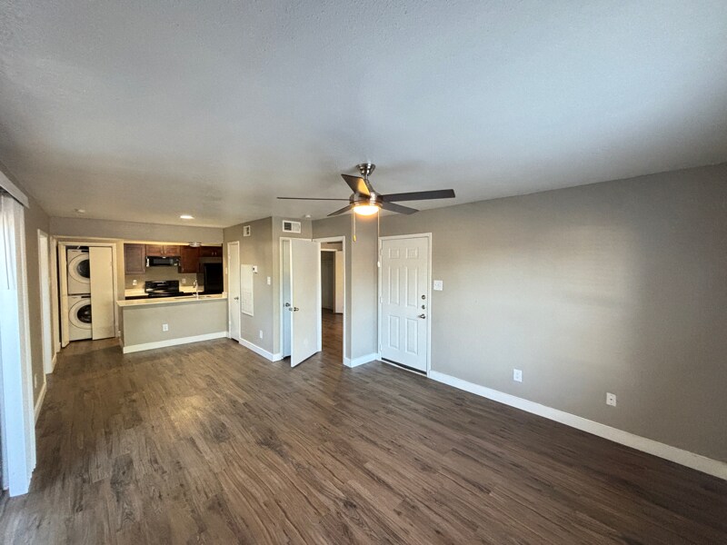 Building Photo - 1400 Clarewood Dr