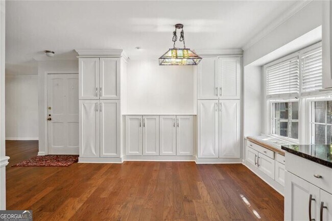 Building Photo - 75 Montre Square NW