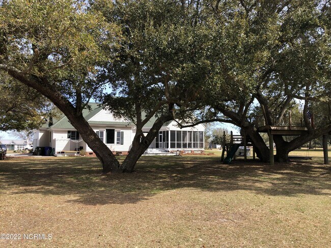 Building Photo - 534 Neptune Dr